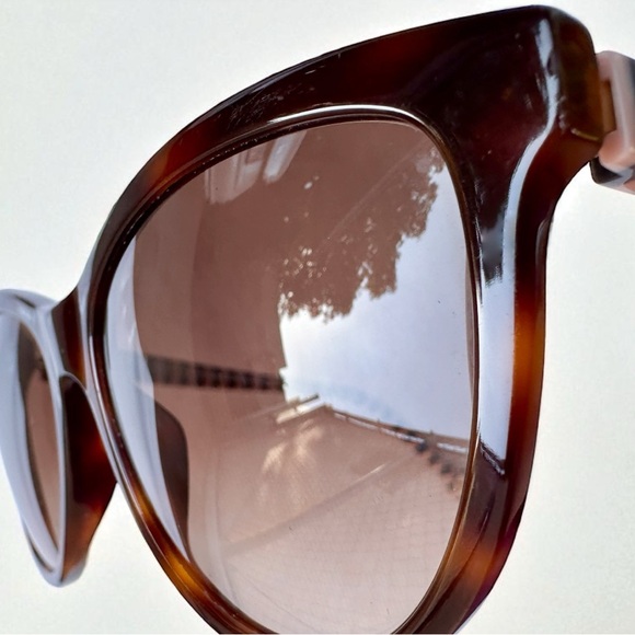 Carolina Herrera Sunglasses Tortoise Frame & Pink/Charcoal Stripe Arms 56 mm - Picture 10 of 10